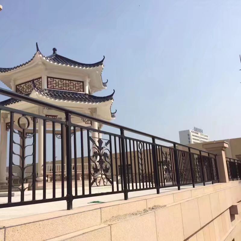 陽(yáng)臺(tái)護(hù)欄工程案例